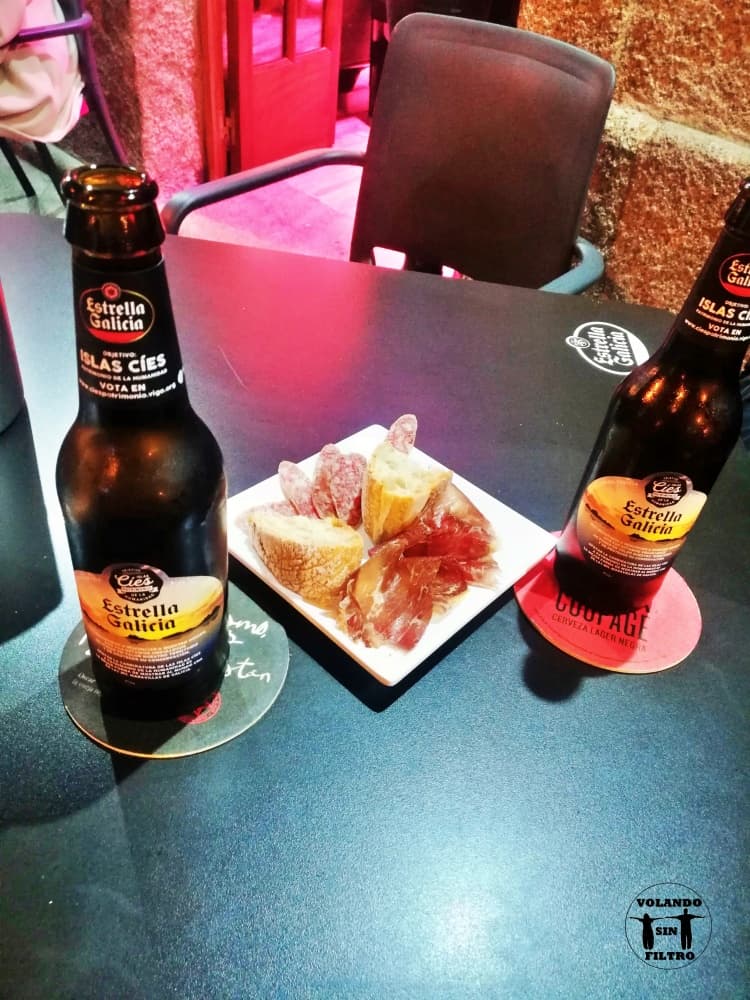 Cervezas con plato de embutido de cortesía