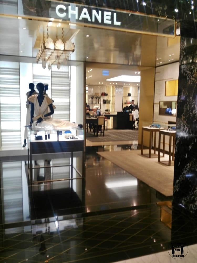 Firma Chanel en Harrods