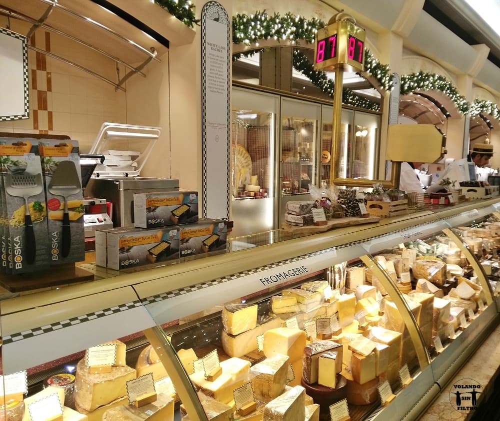Stand especializado en quesos de Harrods en Londres