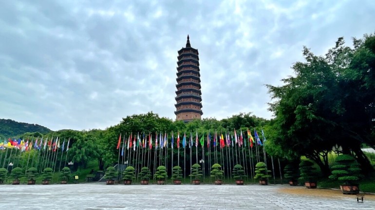 Pagoda de Bai Dinh desde abajo 