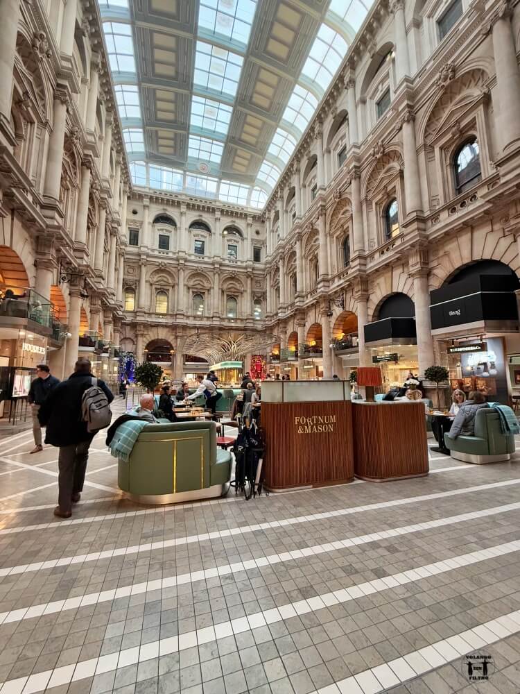 Interior del centro comercial de la antigua bolsa de Londres