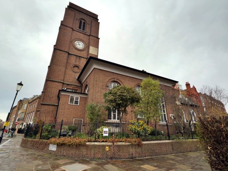 Fachada de la iglesia 
