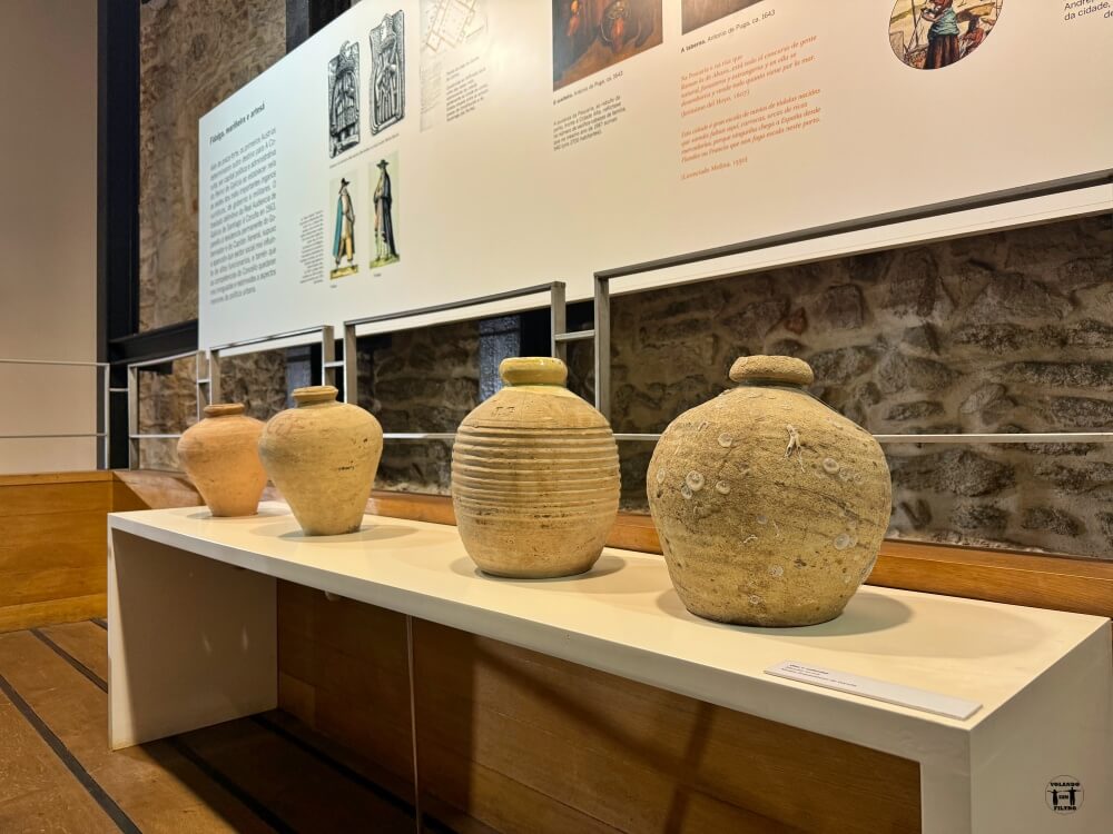 Jarrones en exposiciones de casa museo 