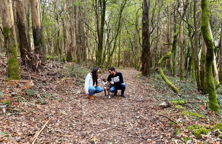 Nala, Nico y Sandra en un monte