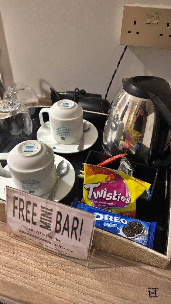 Pequeña foto de los snacks gratuitos de la habitación. 