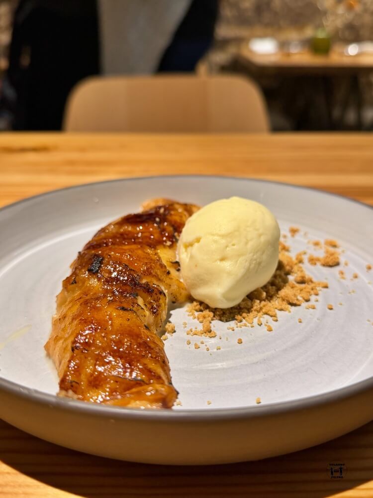 torrija de croissant con helado de nata 