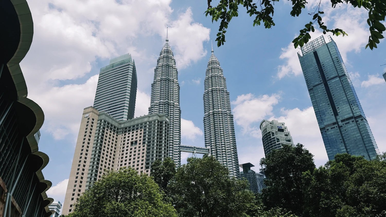 Torres Petronas en Kuala Lumpur desde el parque