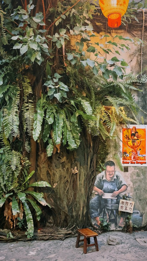 Mural de oficios tradicionales en Old KL Street Art