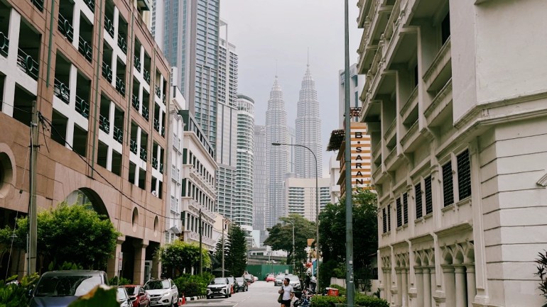 Calle con vistas únicas a las Petronas