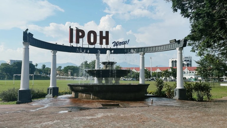 Letrsa de Ipoh en un parque 