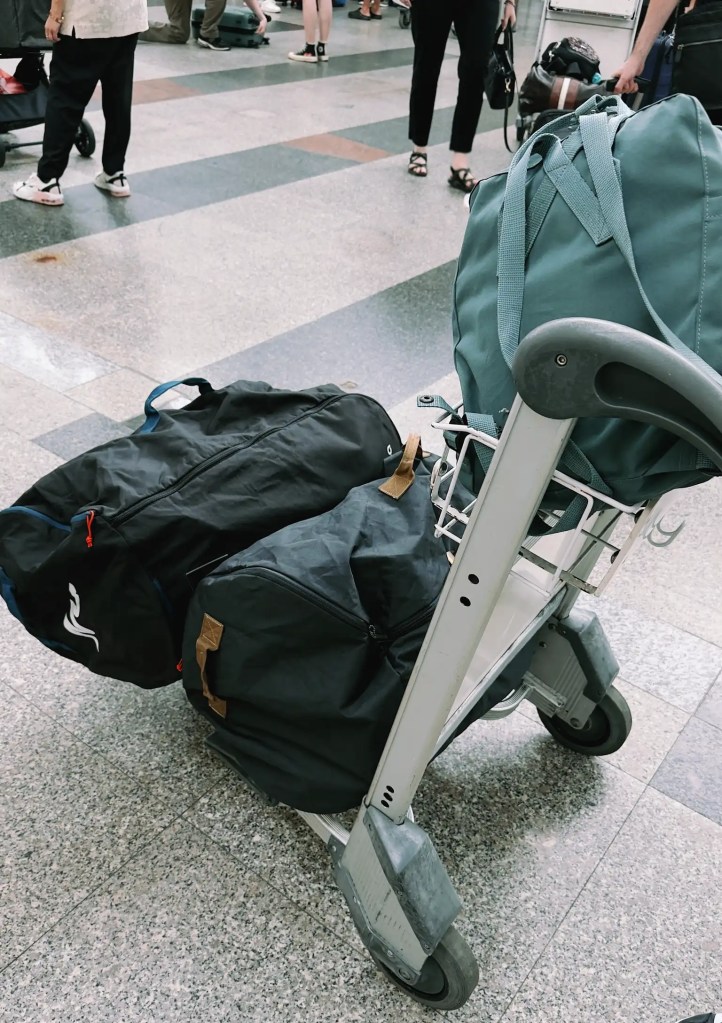 Mochilas en el aeropuerto de Kuala Lumpur